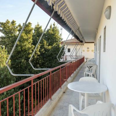 10 Photo 3 4 10 Photo 3 4